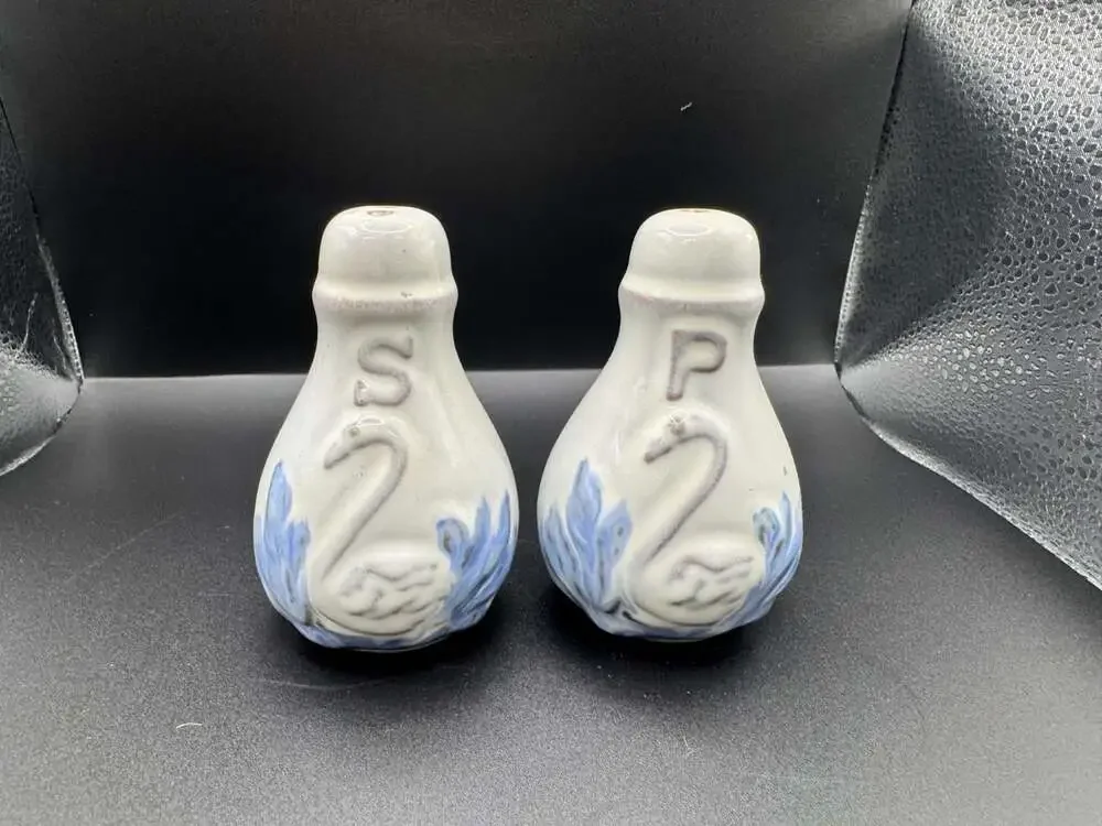 Vintage Swan Salt Pepper Shakers Ceramic Blue White Wicker Basket Holder Set